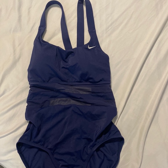 Nike One Piece Swim - Picture 1 of 3